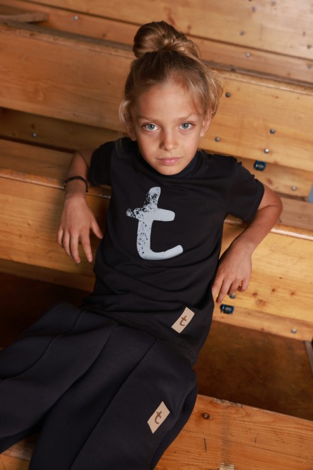 T-shirt dziecięcy z nadrukiem ,,t"